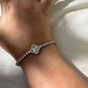 Cubic zirconia a clover tennis bracelet